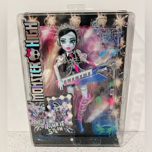 Monster High Doll - Amped Up Frankie Stein